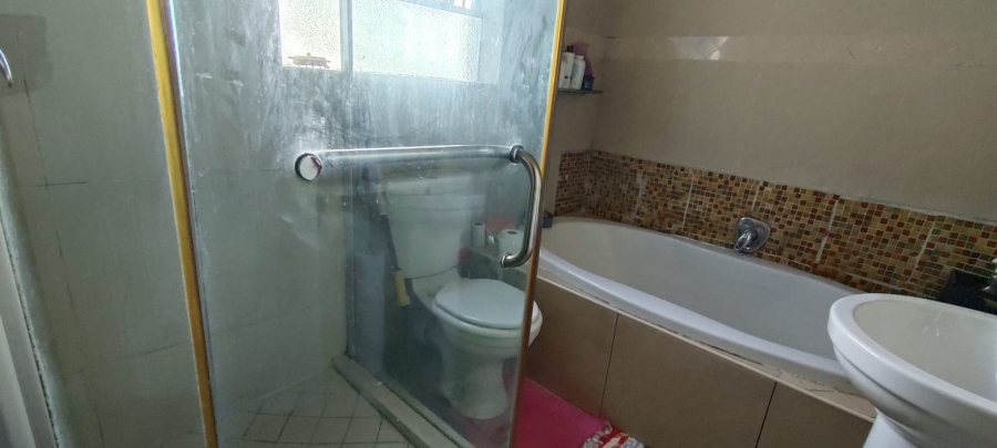 5 Bedroom Property for Sale in Westonaria Gauteng
