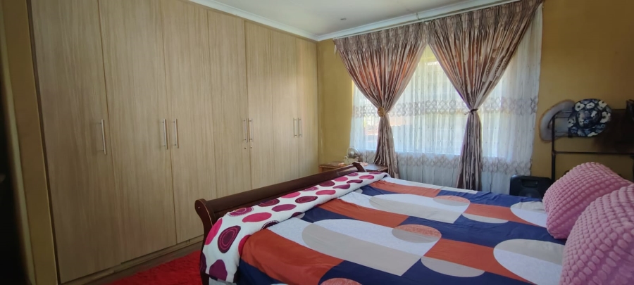 5 Bedroom Property for Sale in Westonaria Gauteng