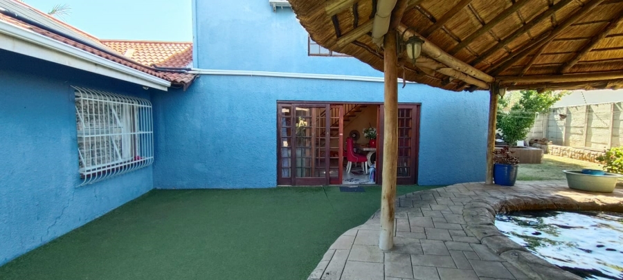 5 Bedroom Property for Sale in Westonaria Gauteng