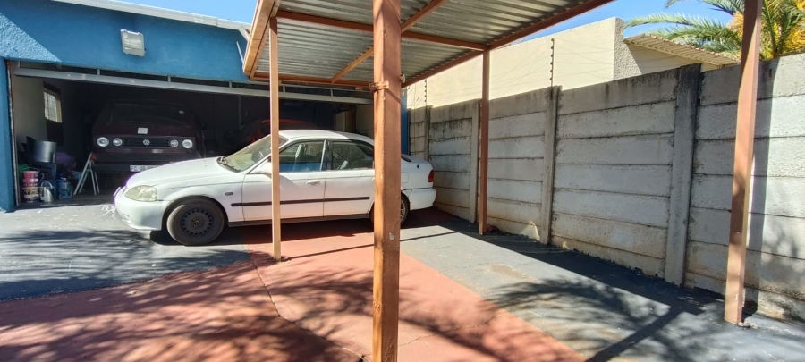 5 Bedroom Property for Sale in Westonaria Gauteng