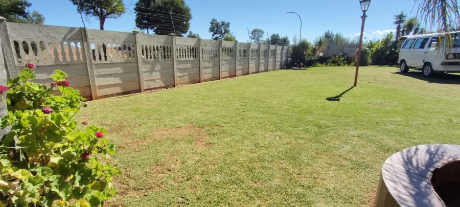 5 Bedroom Property for Sale in Westonaria Gauteng