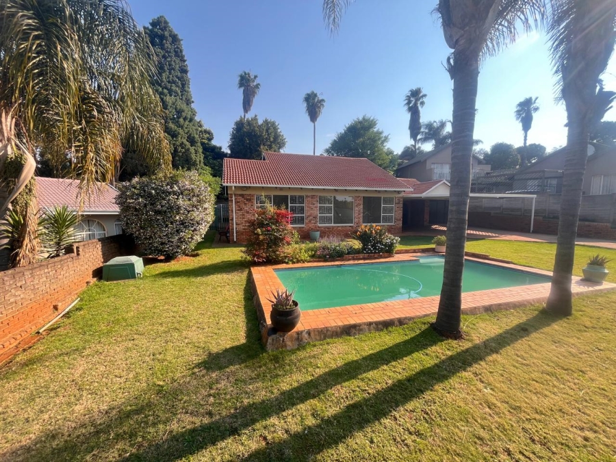 3 Bedroom Property for Sale in Helderkruin Gauteng