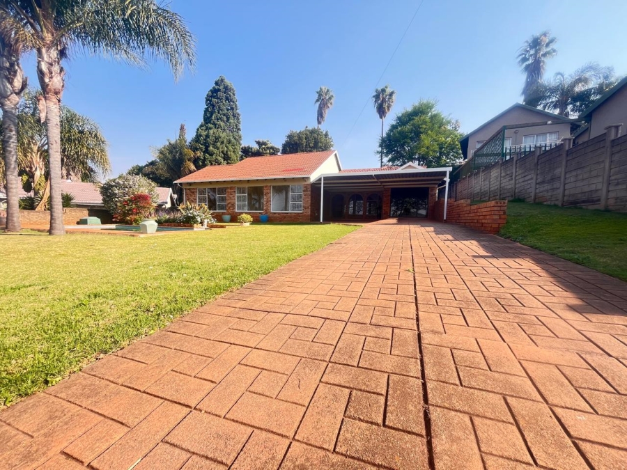 3 Bedroom Property for Sale in Helderkruin Gauteng