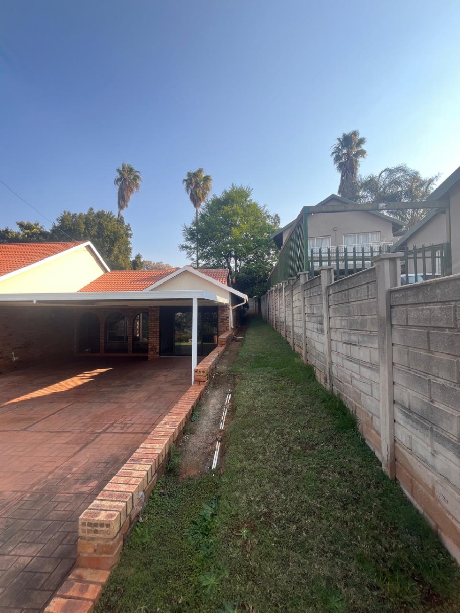 3 Bedroom Property for Sale in Helderkruin Gauteng