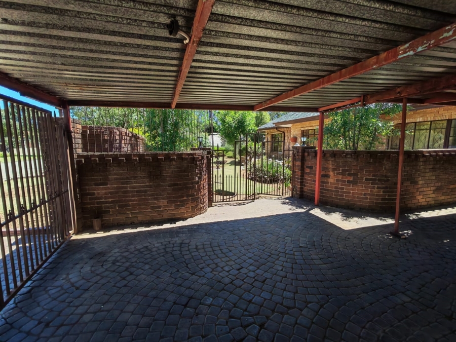 4 Bedroom Property for Sale in Selcourt Gauteng
