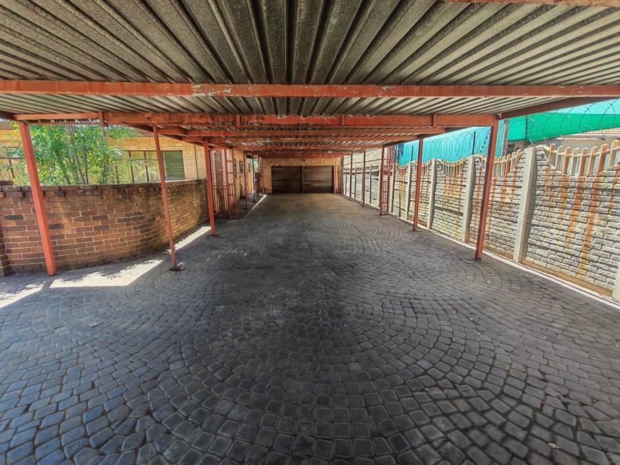 4 Bedroom Property for Sale in Selcourt Gauteng