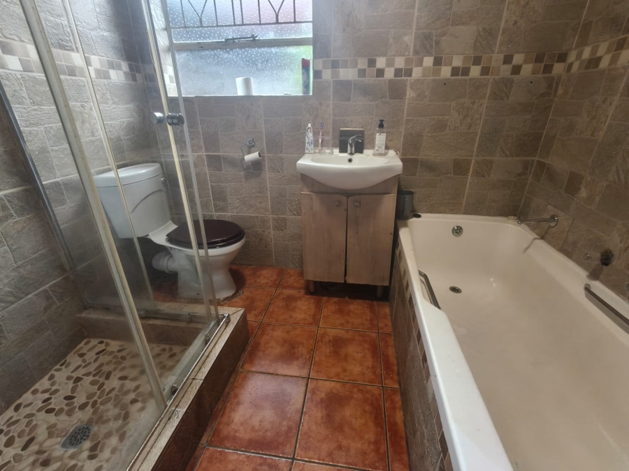 3 Bedroom Property for Sale in Verwoerdpark Gauteng