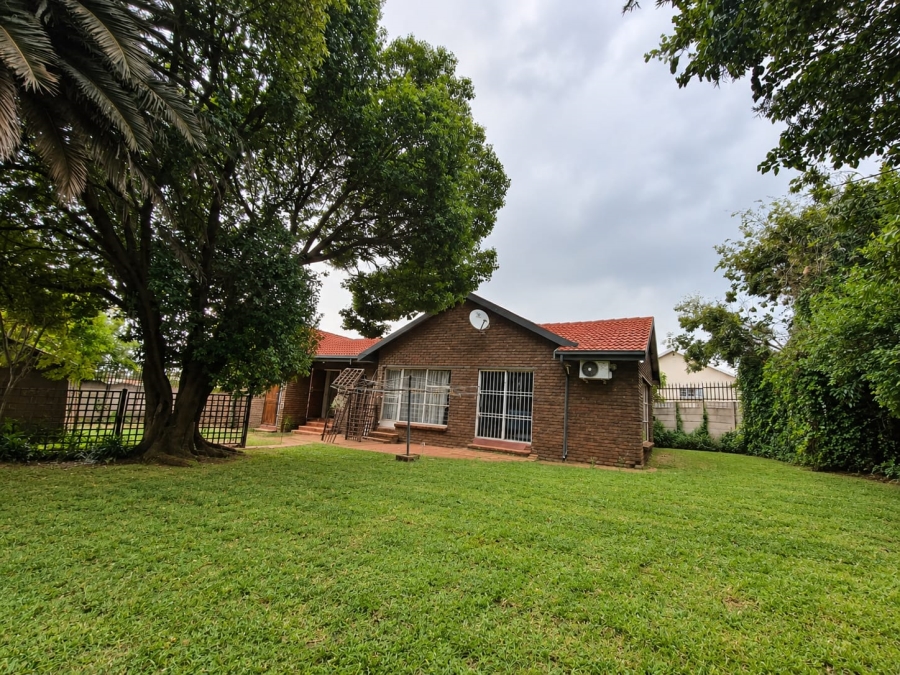 3 Bedroom Property for Sale in Verwoerdpark Gauteng