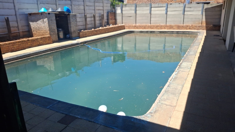 3 Bedroom Property for Sale in Farrarmere Gauteng