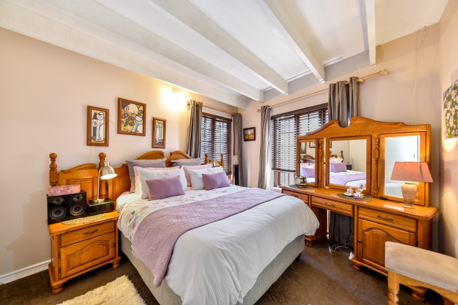 4 Bedroom Property for Sale in Faerie Glen Gauteng