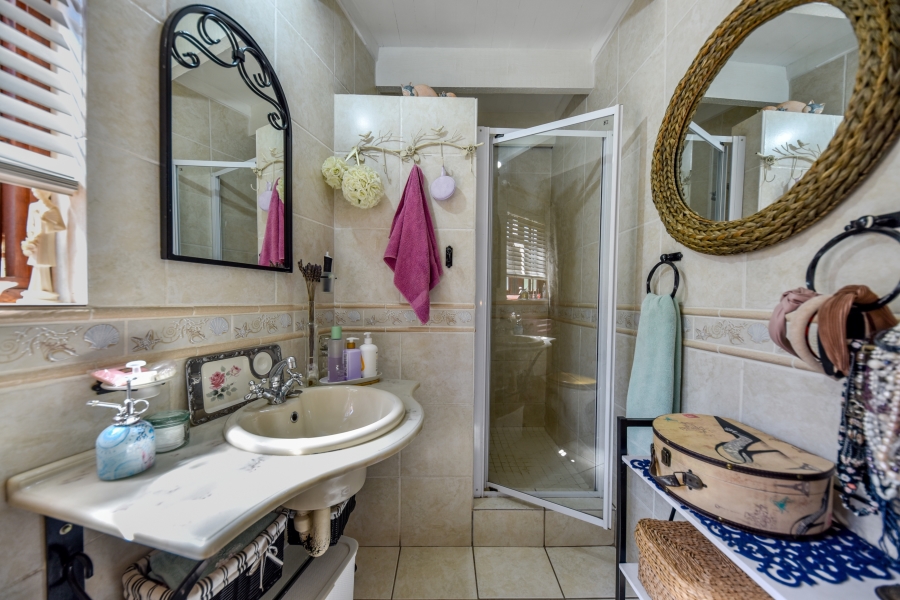 4 Bedroom Property for Sale in Faerie Glen Gauteng