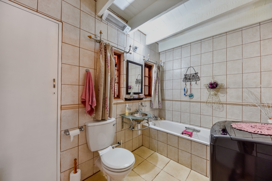 4 Bedroom Property for Sale in Faerie Glen Gauteng