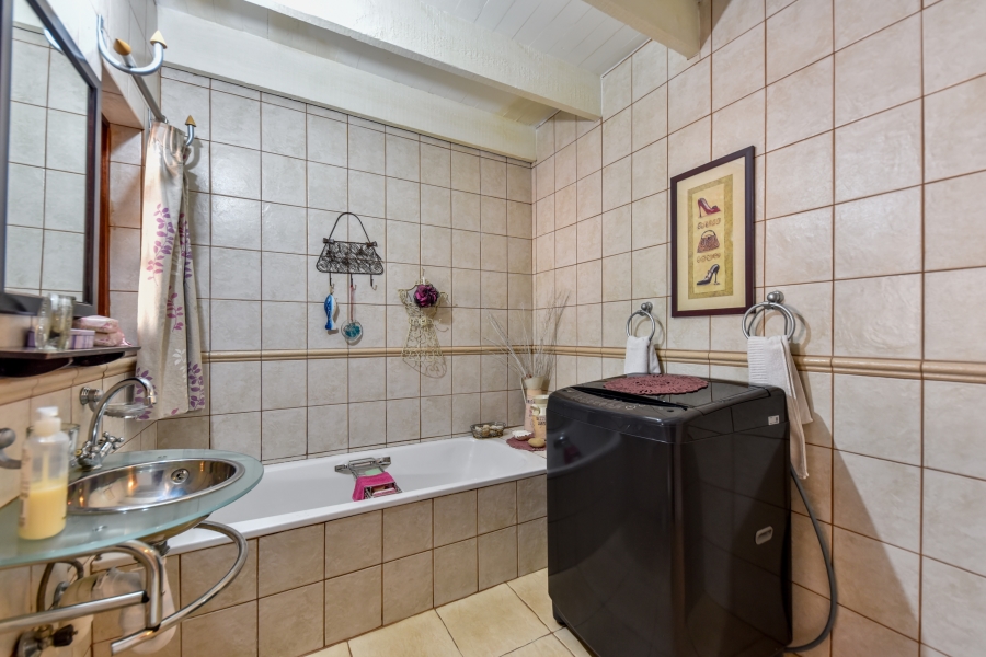 4 Bedroom Property for Sale in Faerie Glen Gauteng