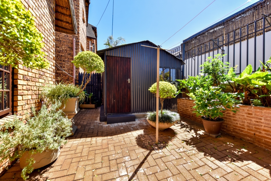 4 Bedroom Property for Sale in Faerie Glen Gauteng