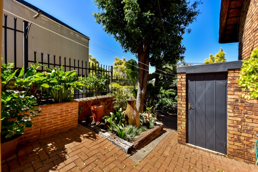 4 Bedroom Property for Sale in Faerie Glen Gauteng