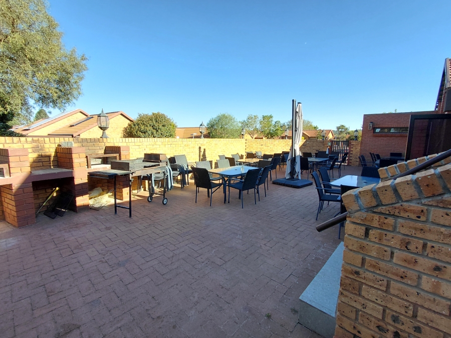 1 Bedroom Property for Sale in Willow Park Manor Gauteng