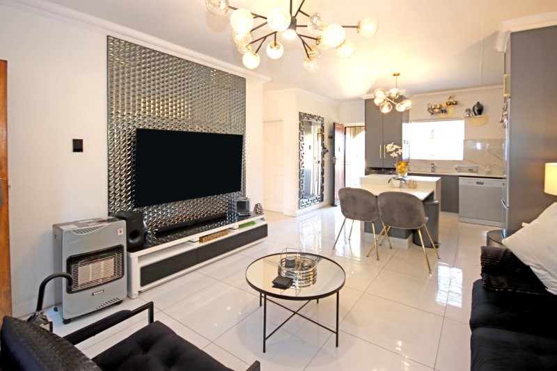 2 Bedroom Property for Sale in Robindale Gauteng