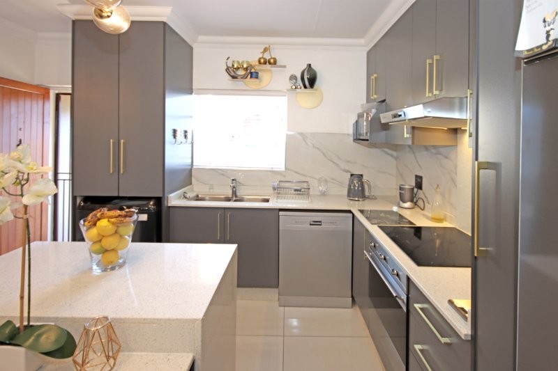 2 Bedroom Property for Sale in Robindale Gauteng