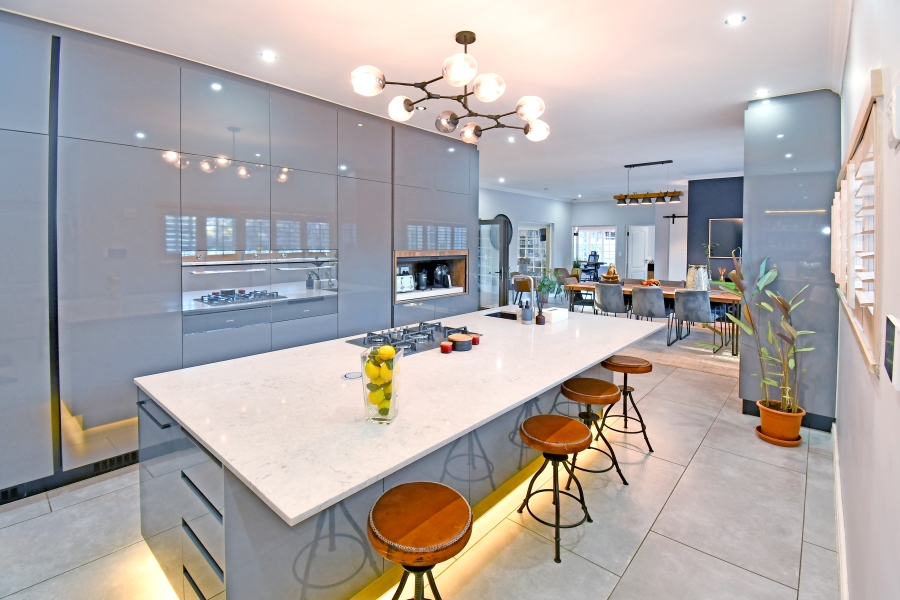 6 Bedroom Property for Sale in Fairland Gauteng