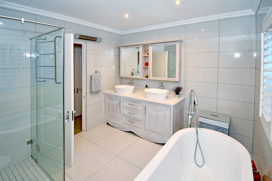 6 Bedroom Property for Sale in Fairland Gauteng