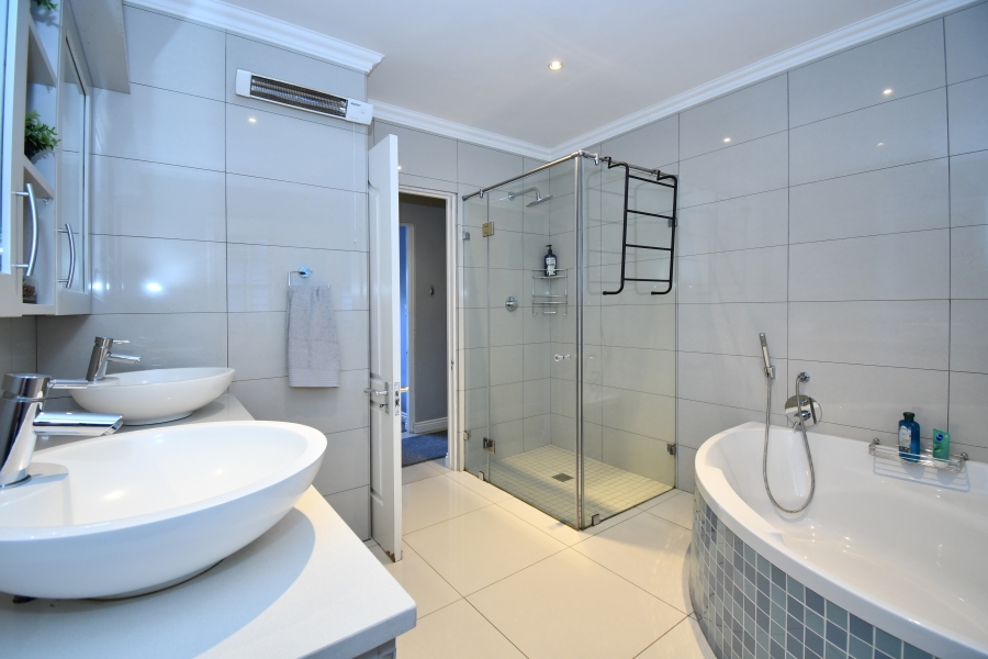 6 Bedroom Property for Sale in Fairland Gauteng