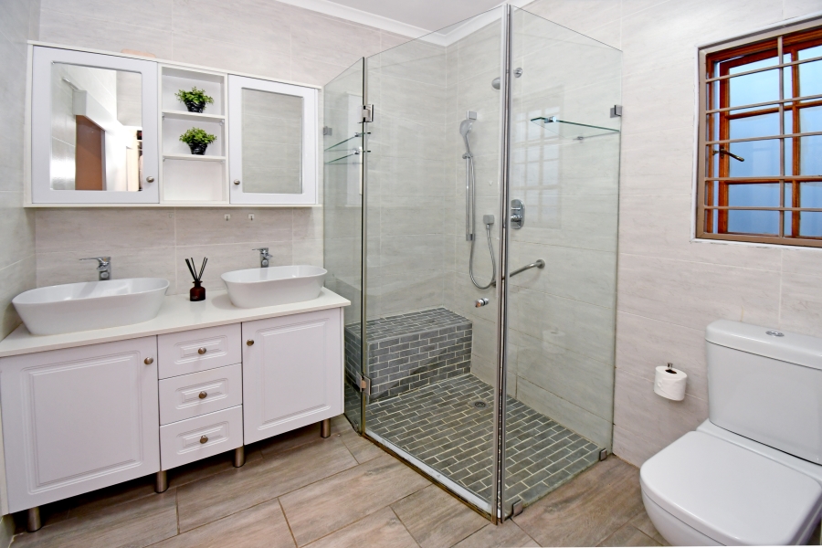 6 Bedroom Property for Sale in Fairland Gauteng