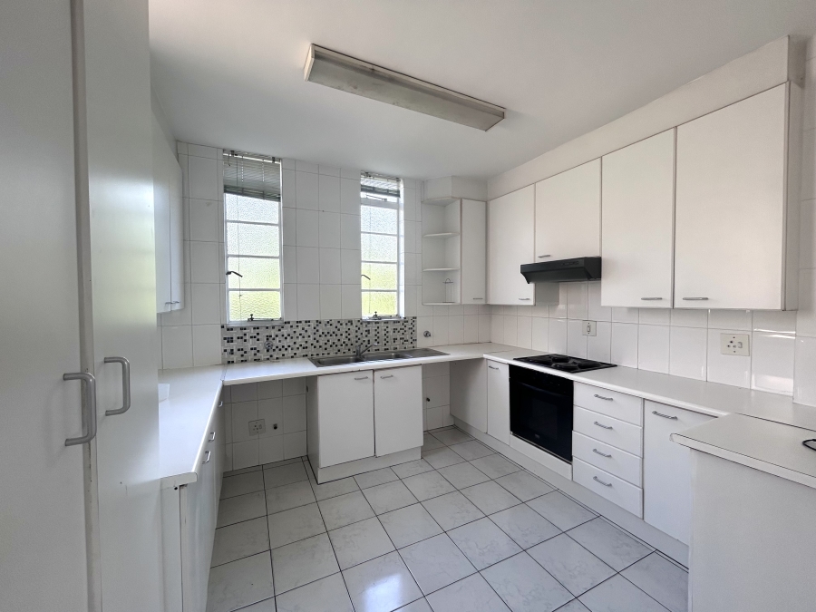To Let 2 Bedroom Property for Rent in Houghton Estate Gauteng