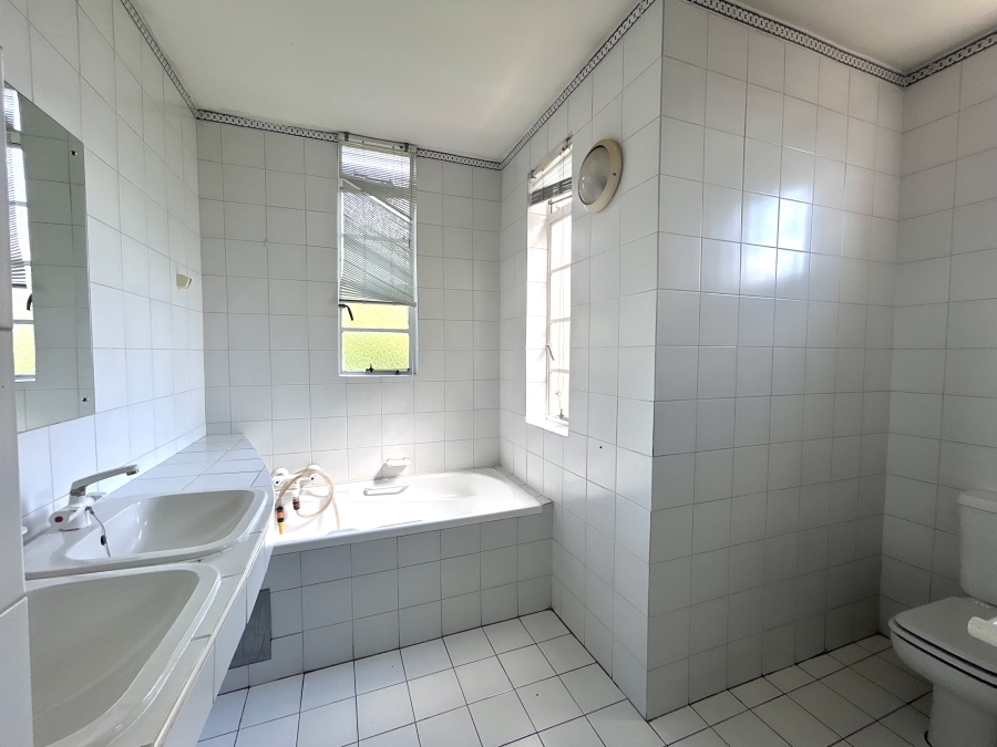 To Let 2 Bedroom Property for Rent in Houghton Estate Gauteng