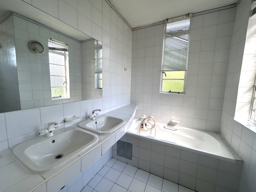 To Let 2 Bedroom Property for Rent in Houghton Estate Gauteng