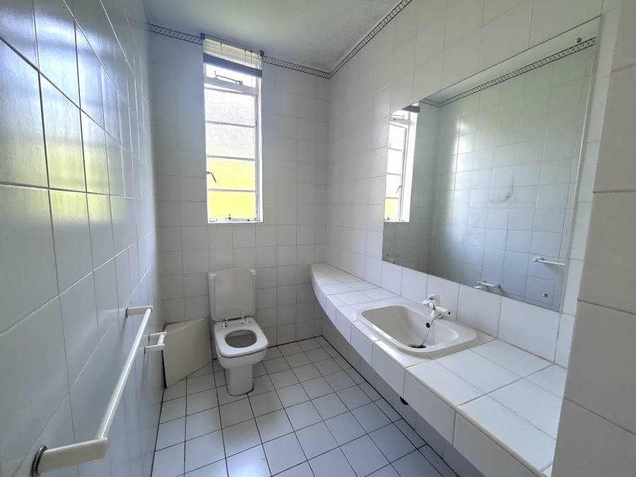 To Let 2 Bedroom Property for Rent in Houghton Estate Gauteng