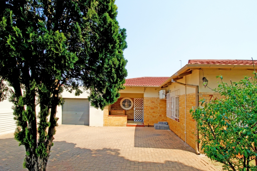 4 Bedroom Property for Sale in Crosby Gauteng