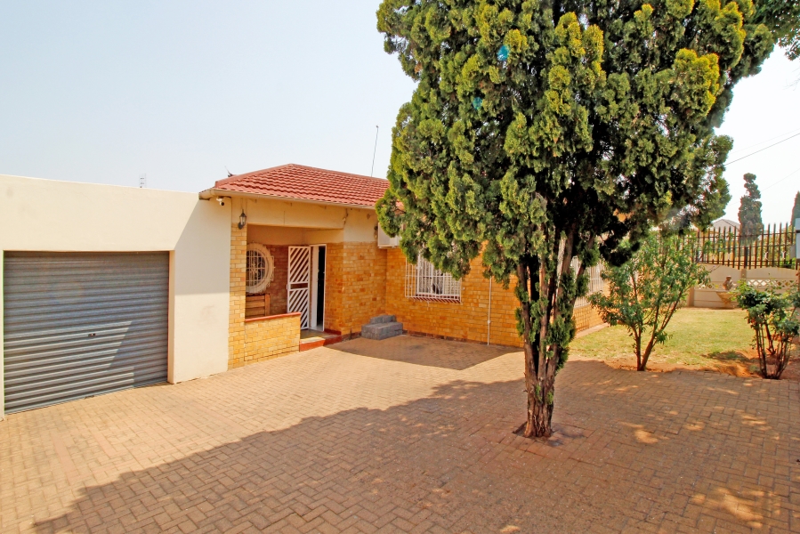 4 Bedroom Property for Sale in Crosby Gauteng