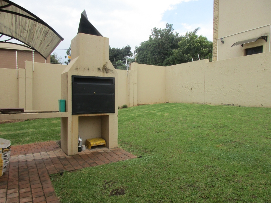To Let 3 Bedroom Property for Rent in Ferndale Gauteng
