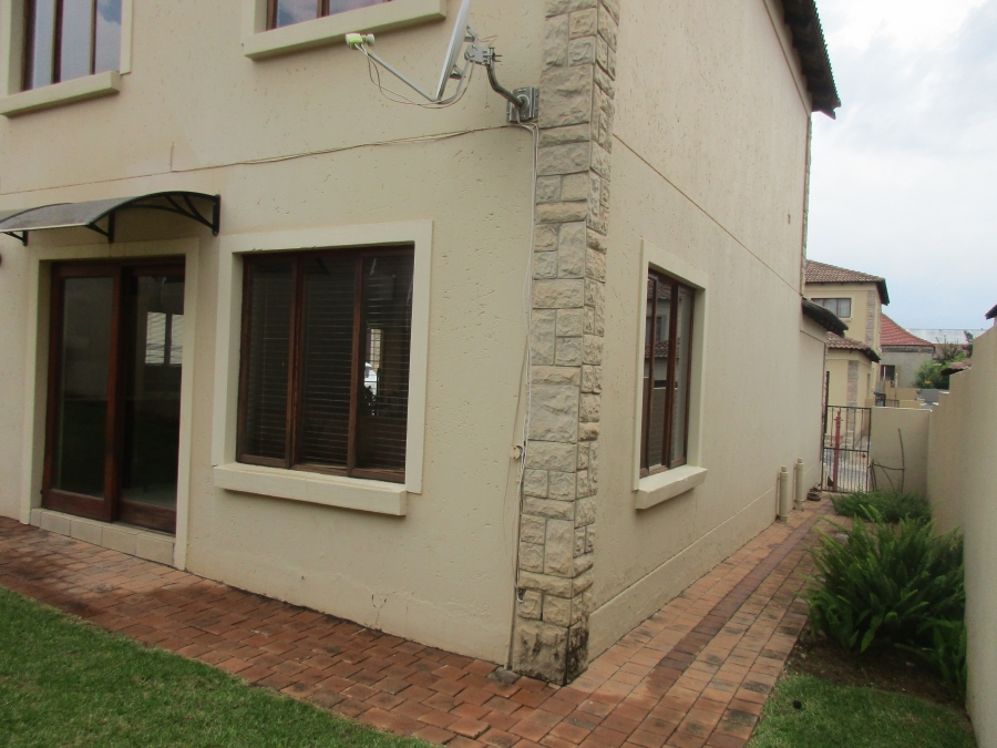 To Let 3 Bedroom Property for Rent in Ferndale Gauteng