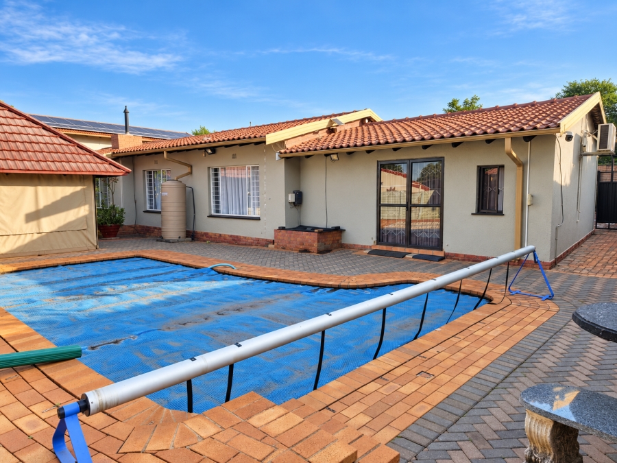 To Let 4 Bedroom Property for Rent in Doringkloof Gauteng