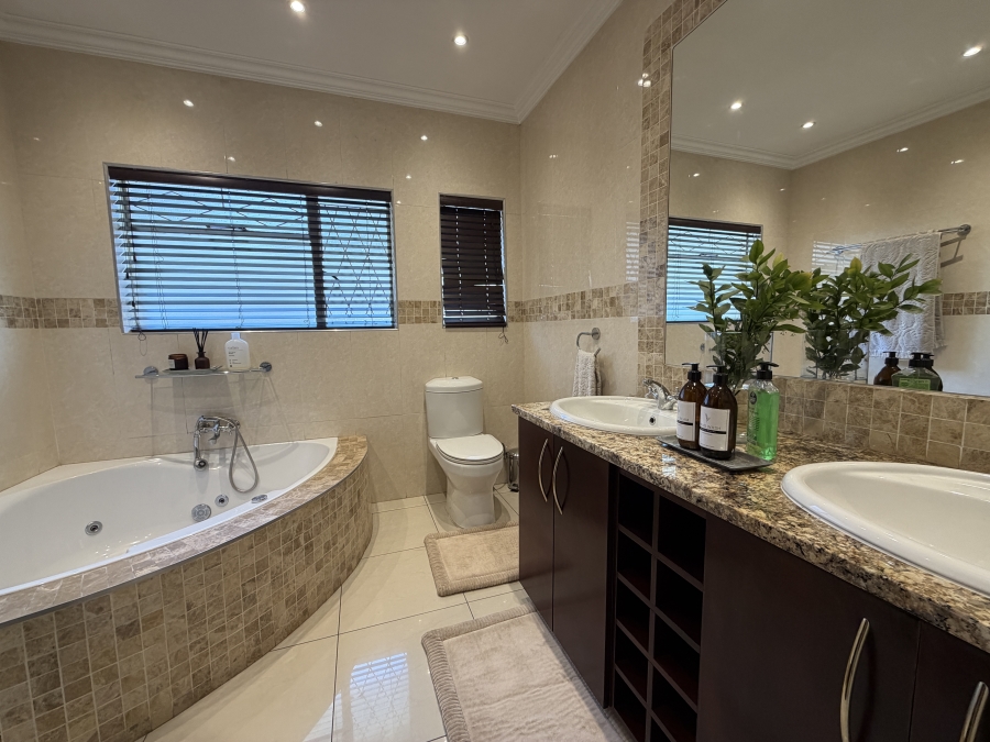 To Let 4 Bedroom Property for Rent in Bedfordview Gauteng