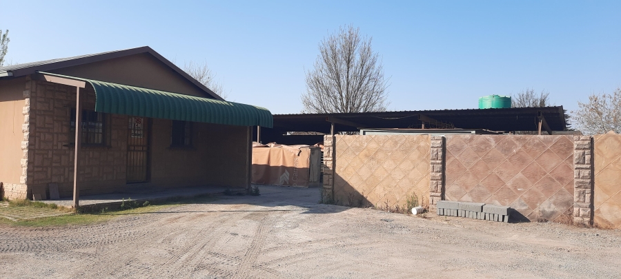 4 Bedroom Property for Sale in Mullerstuine Gauteng