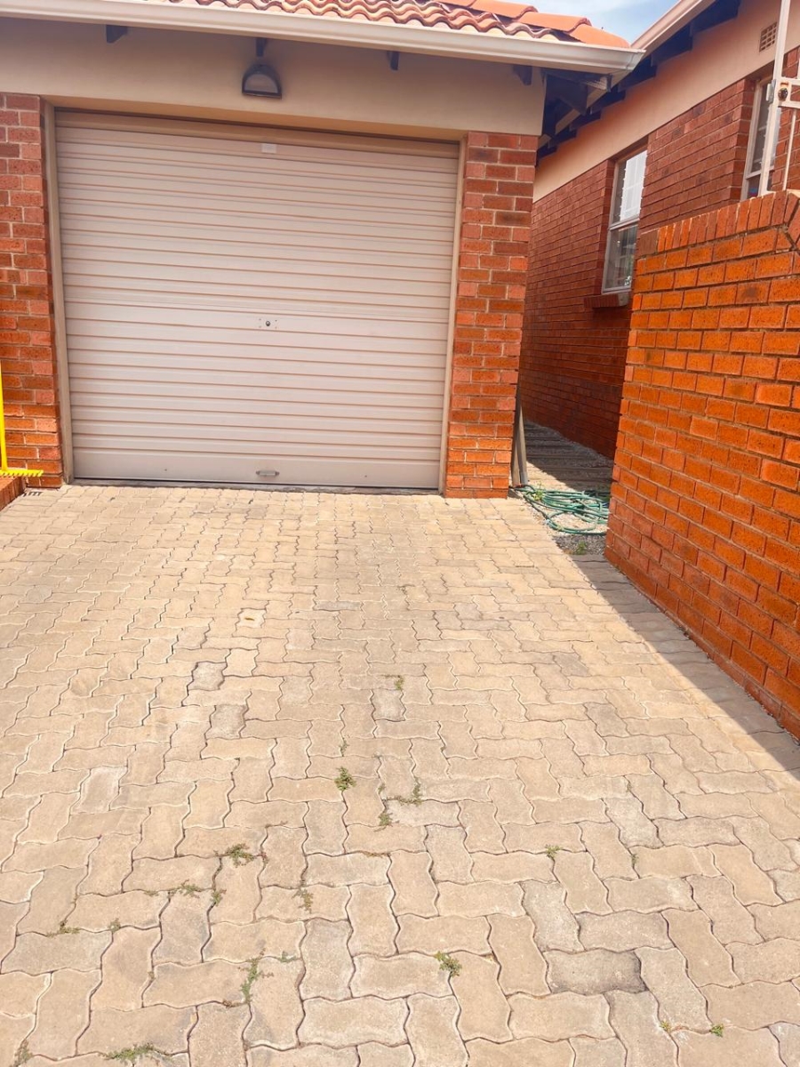 3 Bedroom Property for Sale in Olievenhoutbosch Gauteng