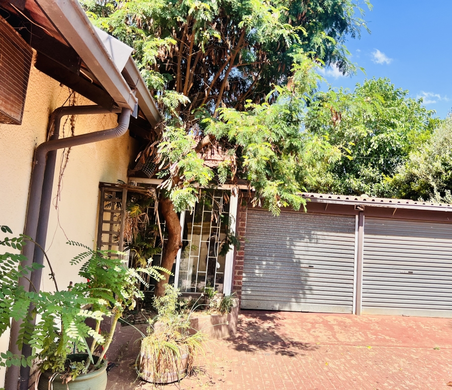 3 Bedroom Property for Sale in Crystal Park Gauteng