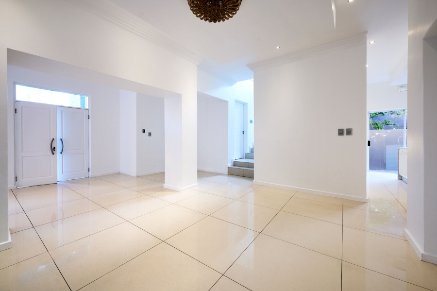 5 Bedroom Property for Sale in Waterfall Country Village Gauteng