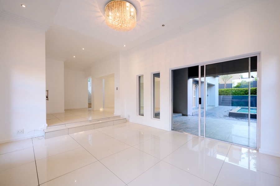 5 Bedroom Property for Sale in Waterfall Country Village Gauteng