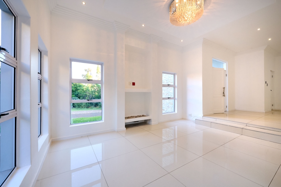 5 Bedroom Property for Sale in Waterfall Country Village Gauteng