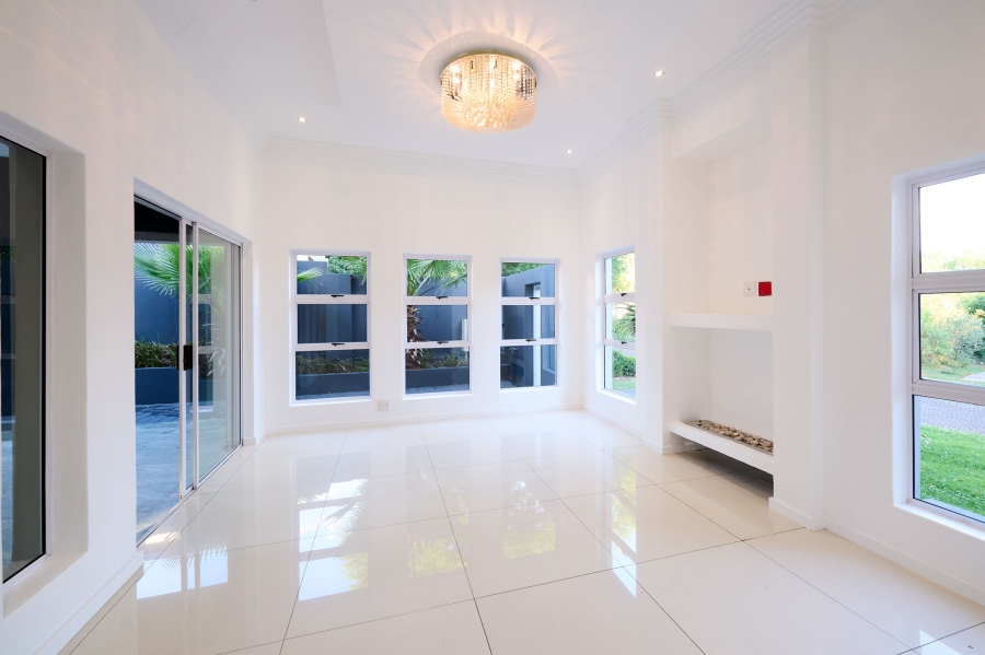 5 Bedroom Property for Sale in Waterfall Country Village Gauteng