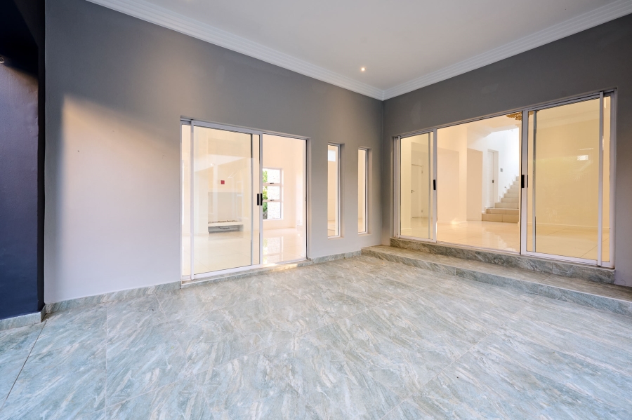 5 Bedroom Property for Sale in Waterfall Country Village Gauteng