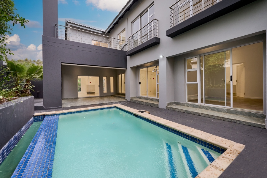 5 Bedroom Property for Sale in Waterfall Country Village Gauteng