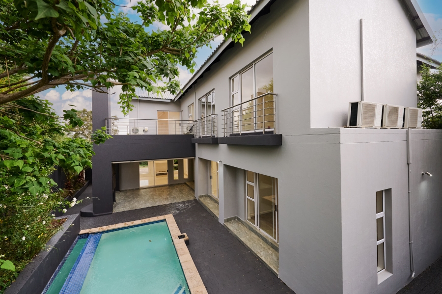 5 Bedroom Property for Sale in Waterfall Country Village Gauteng