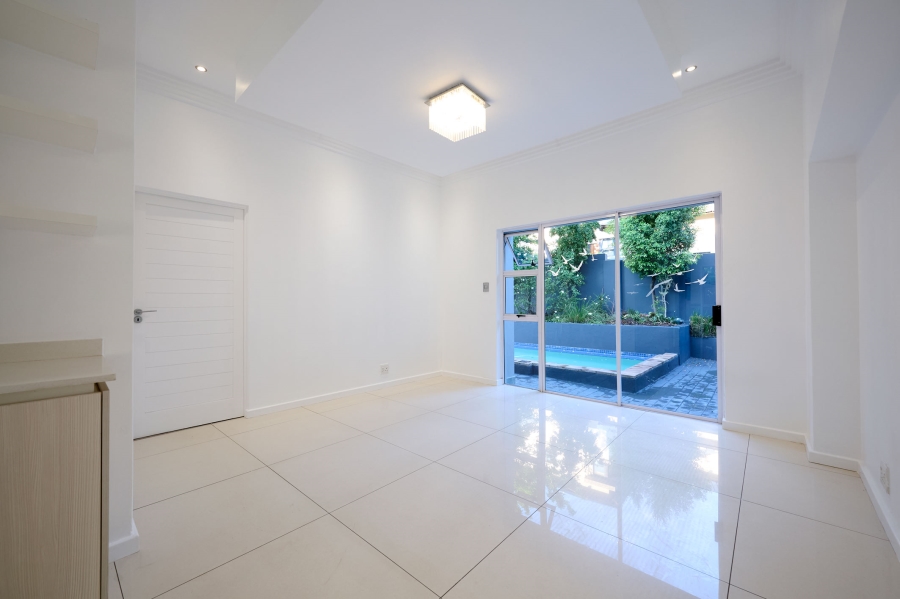 5 Bedroom Property for Sale in Waterfall Country Village Gauteng