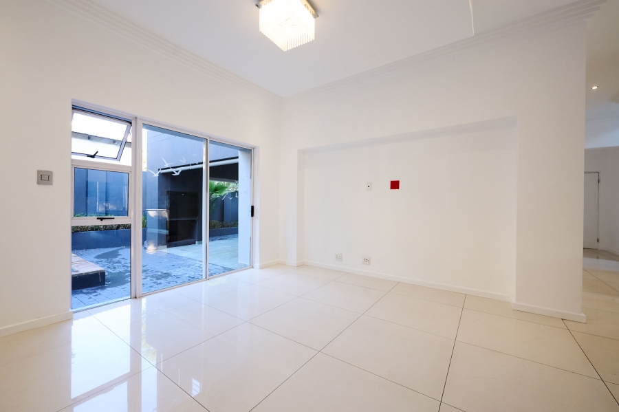 5 Bedroom Property for Sale in Waterfall Country Village Gauteng