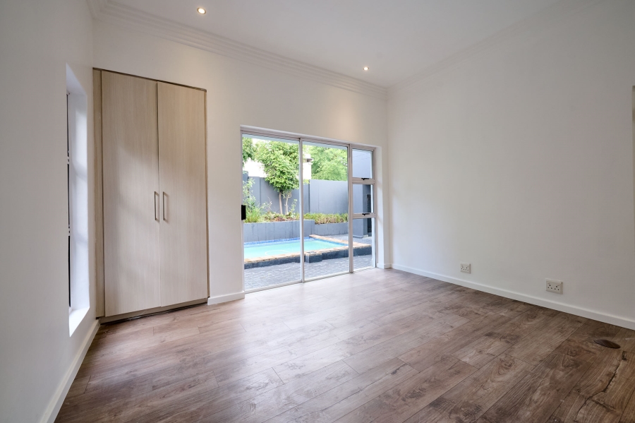 5 Bedroom Property for Sale in Waterfall Country Village Gauteng