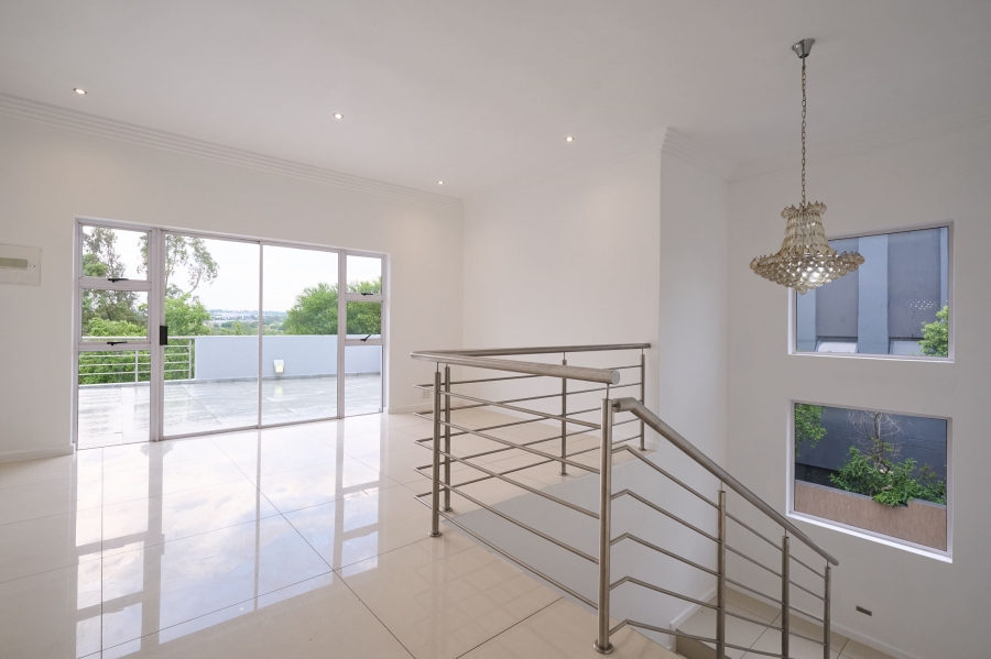 5 Bedroom Property for Sale in Waterfall Country Village Gauteng